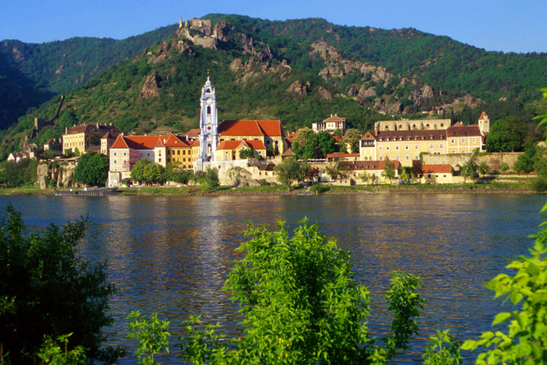 Pink Danube schwule Fluggkreuzfahrt Donau