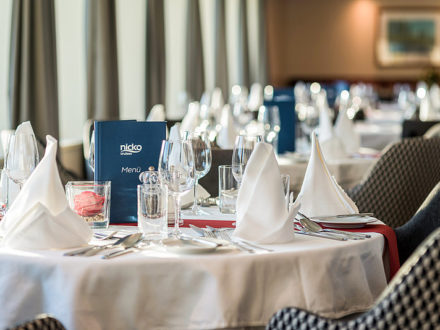Restaurant Bibliothek Rhone schwule Flusskreuzfahrt Frankreich