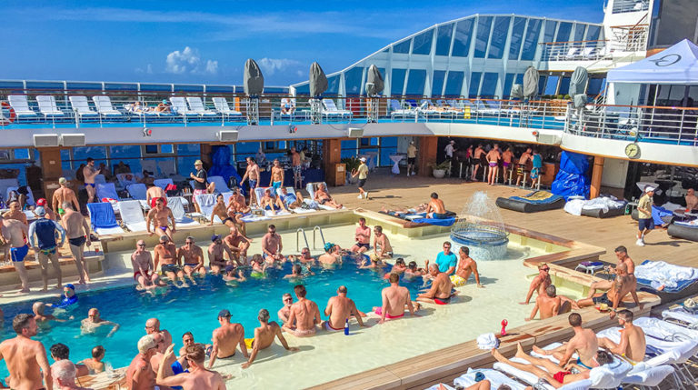 Oceania Riviera schwule Kreuzfahrt Pooldeck