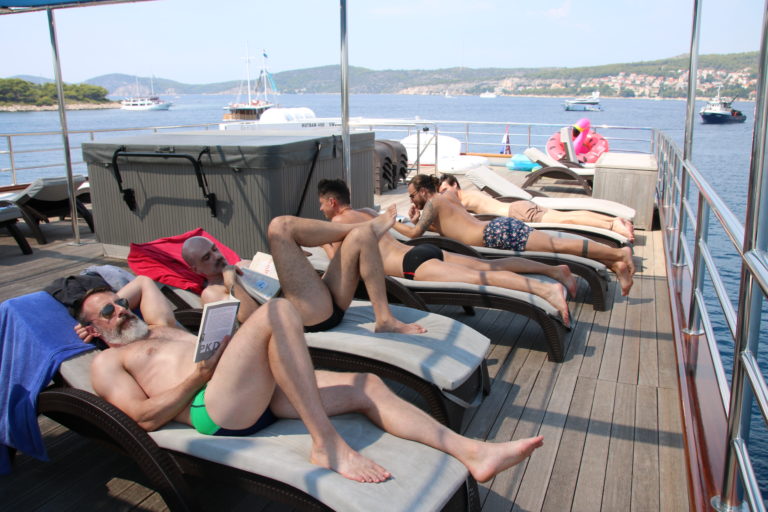 Yacht schwule Kreuzfahrt Kroatien Sonnendeck