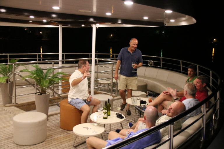 Yacht schwule Kreuzfahrt Kroatien Terrasse