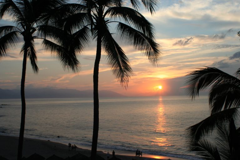 Puerto Vallarta gay schwul Strand Sonnenuntergang