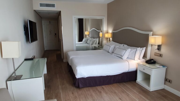 Melia Costa del Sol Torremolinos gay friendly Hotel Zimmer