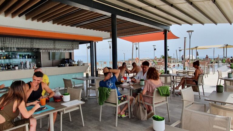 Melia Costa del Sol Torremolinos gay friendly Hotel Dachterrasse Bar