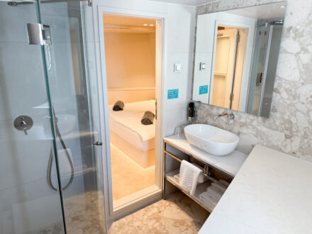 Kroatien gay Yacht cruise Badezimmer