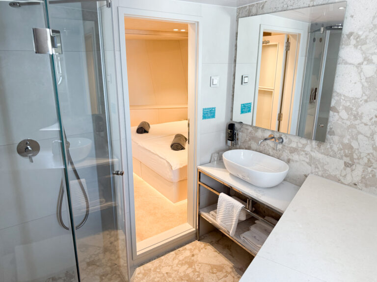 Kroatien gay Yacht cruise Badezimmer