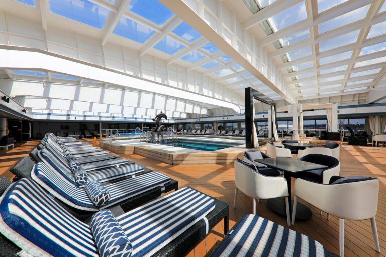 Vasco da Gama gay cruise Lido Bar