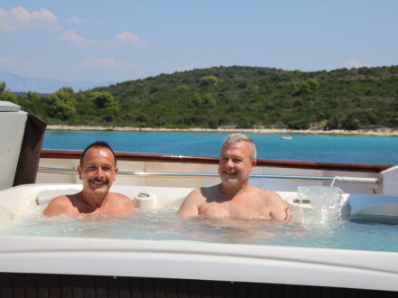 Yacht schwule Kreuzfahrt Kroatien Jacuzzi