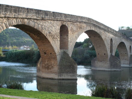 Navarra Mietwagenrundreise gay Spanien Puente de la Reina
