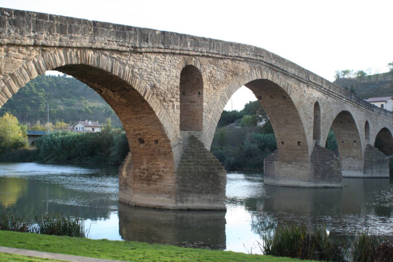 Navarra Mietwagenrundreise gay Spanien Puente de la Reina